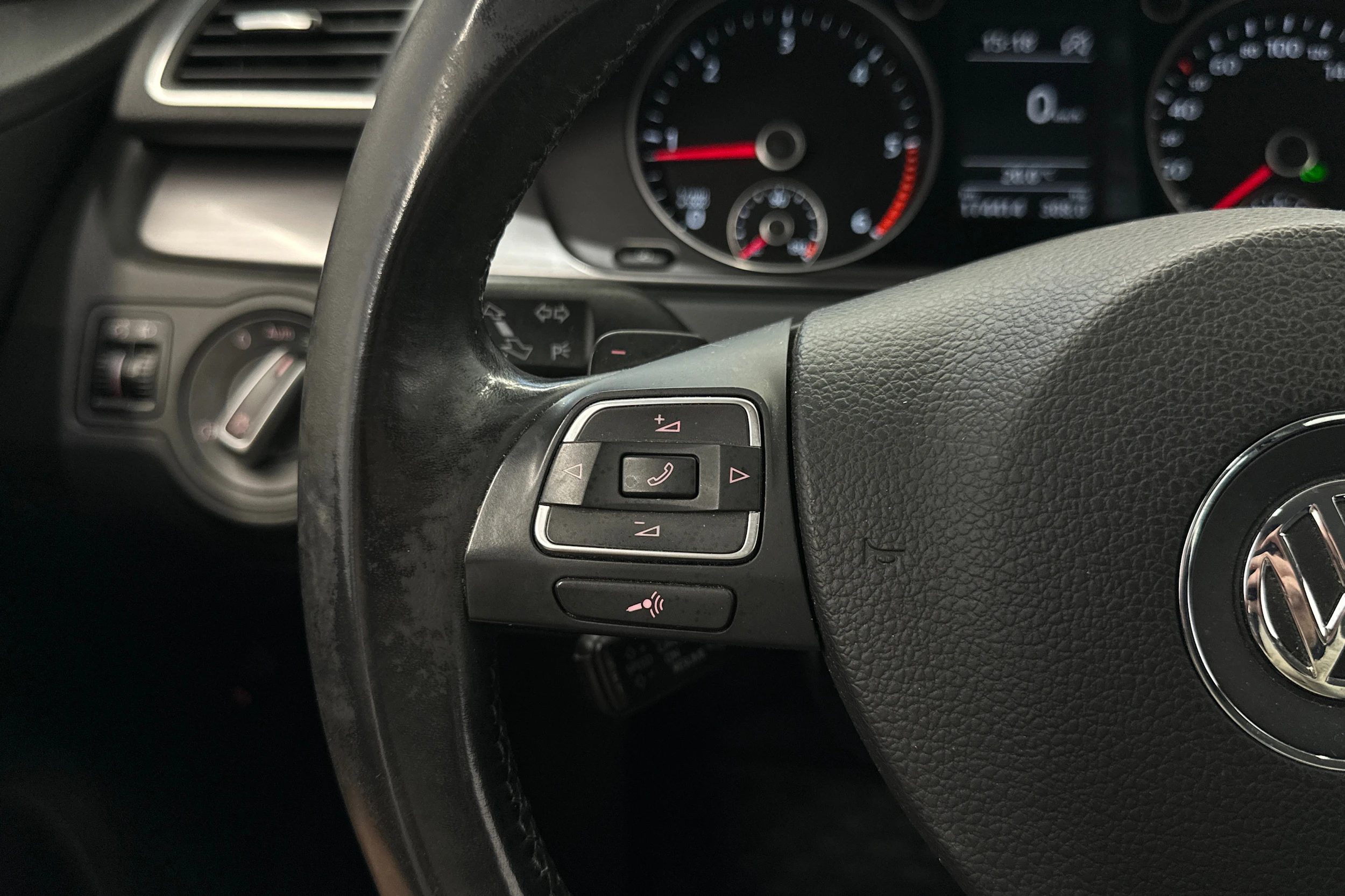 musta Volkswagen Passat 2012 kuva 13.