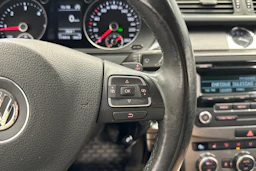 musta Volkswagen Passat 2012 kuva 14.