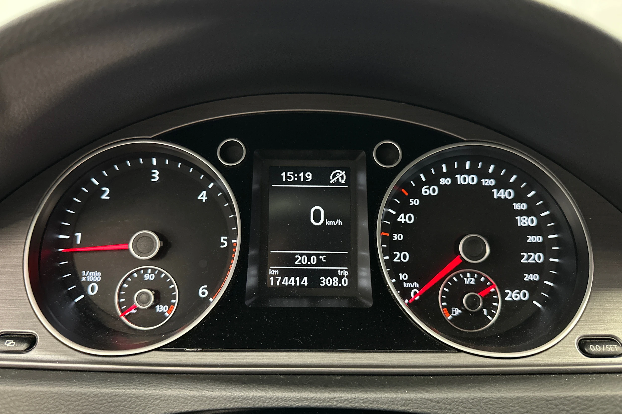 musta Volkswagen Passat 2012 kuva 15.