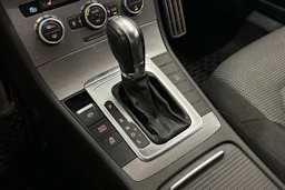 musta Volkswagen Passat 2012 kuva 17.