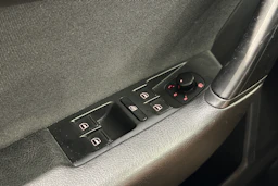 musta Volkswagen Passat 2012 kuva 20.