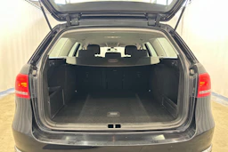 musta Volkswagen Passat 2012 kuva 21.