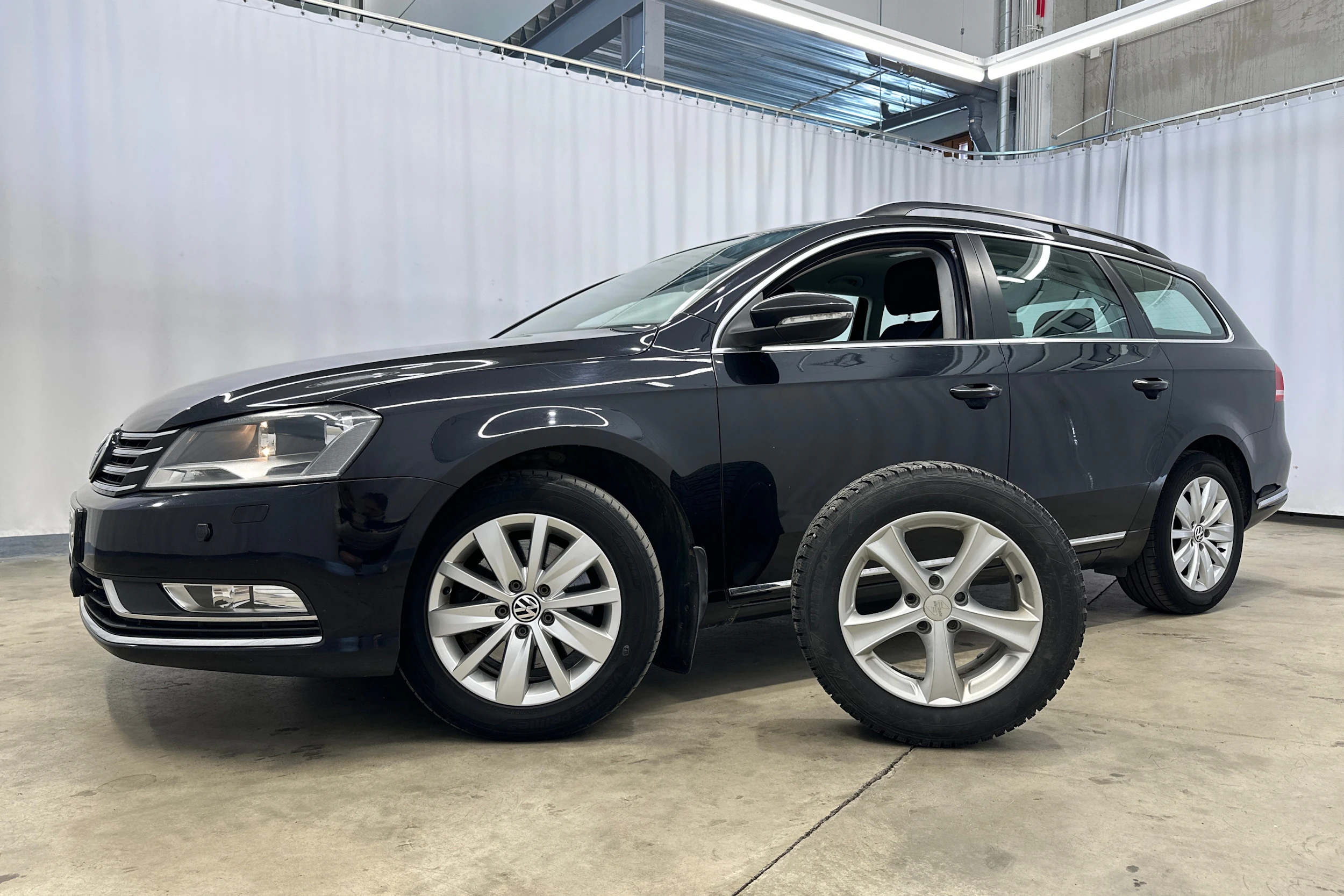 musta Volkswagen Passat 2012 kuva 23.