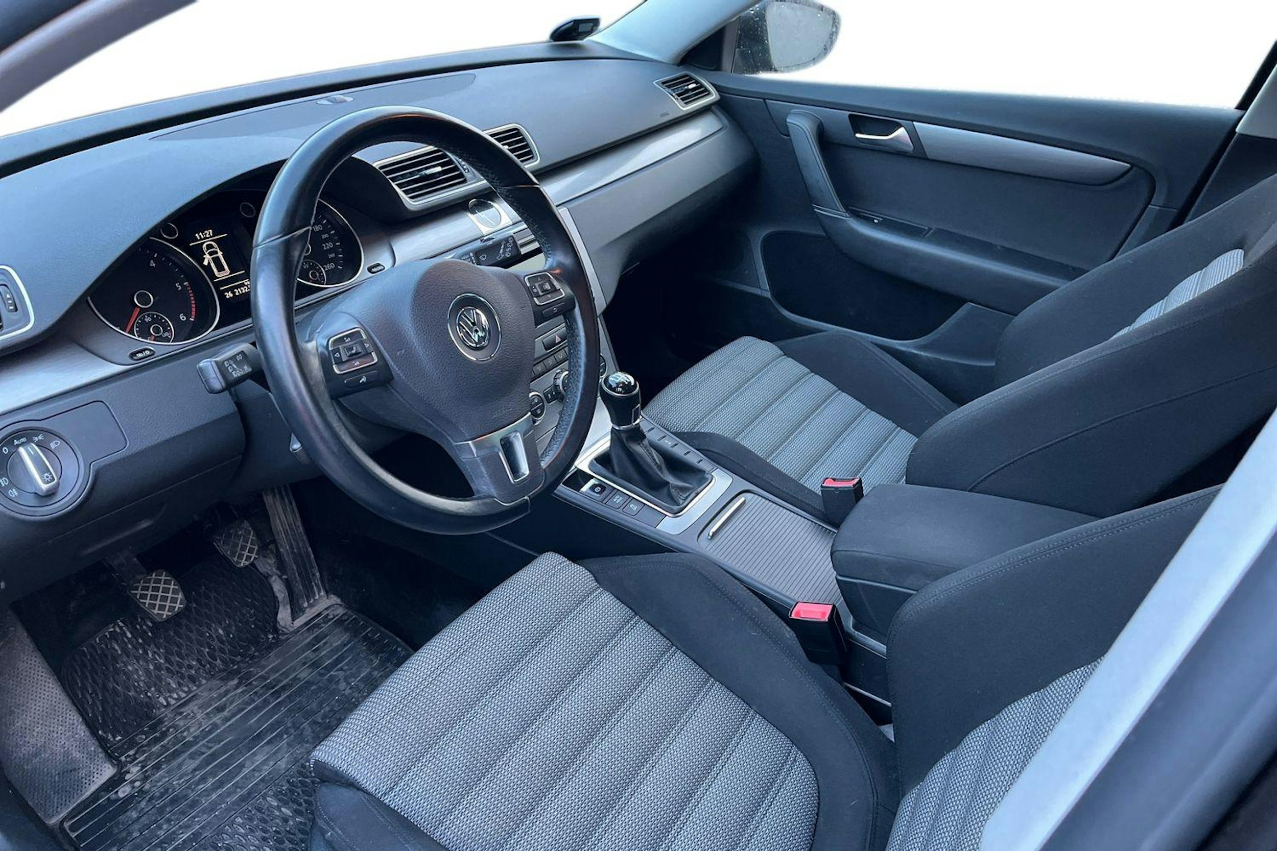 ruskea (beige) Volkswagen Passat 2013 kuva 3.