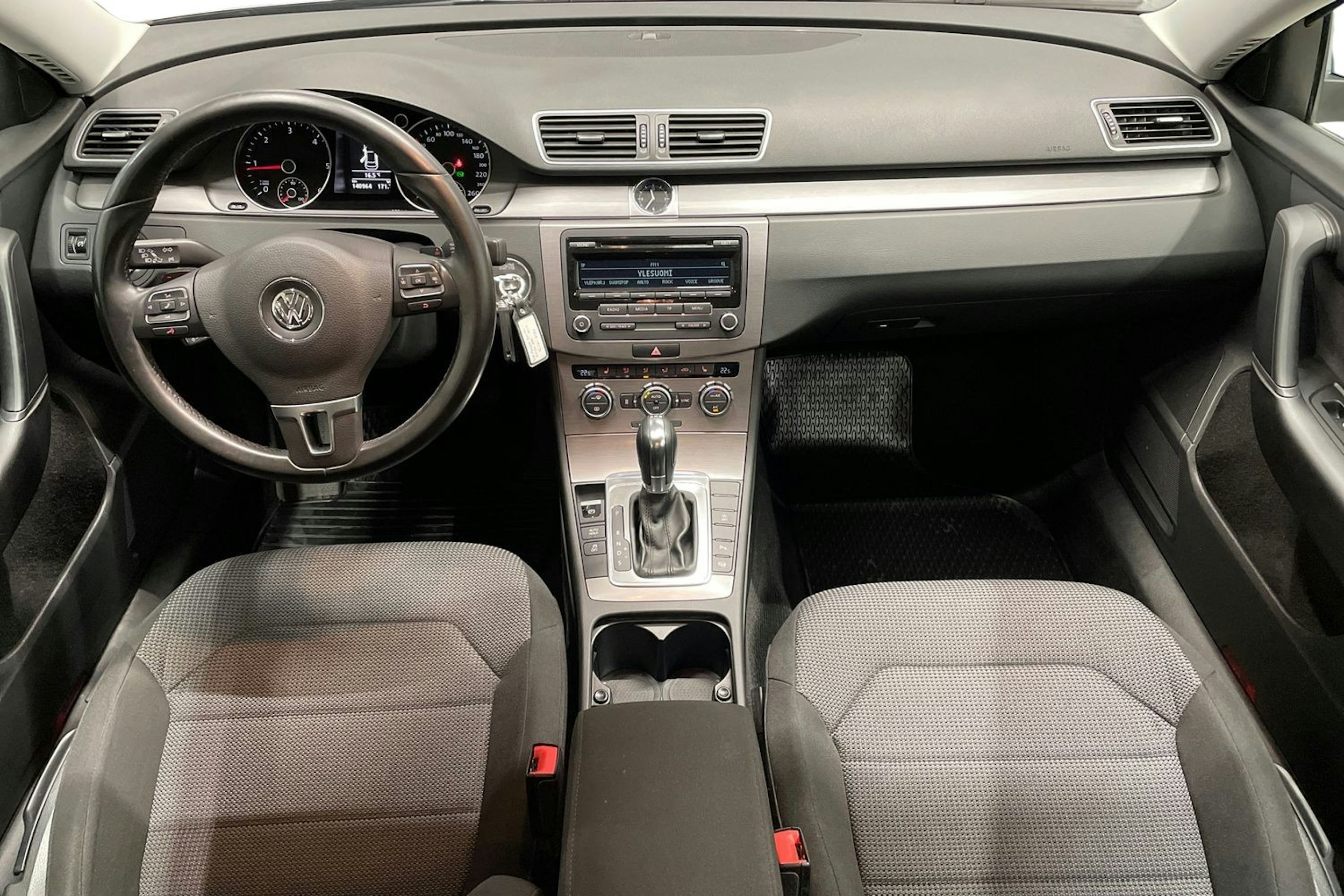 Harmaa Volkswagen PASSAT 2013 kuva 9.