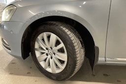 Harmaa Volkswagen PASSAT 2013 kuva 13.