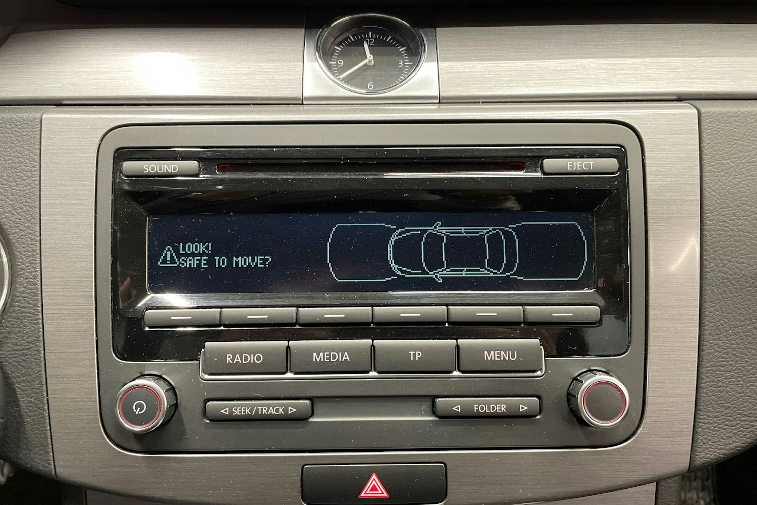 Harmaa Volkswagen PASSAT 2013 kuva 17.