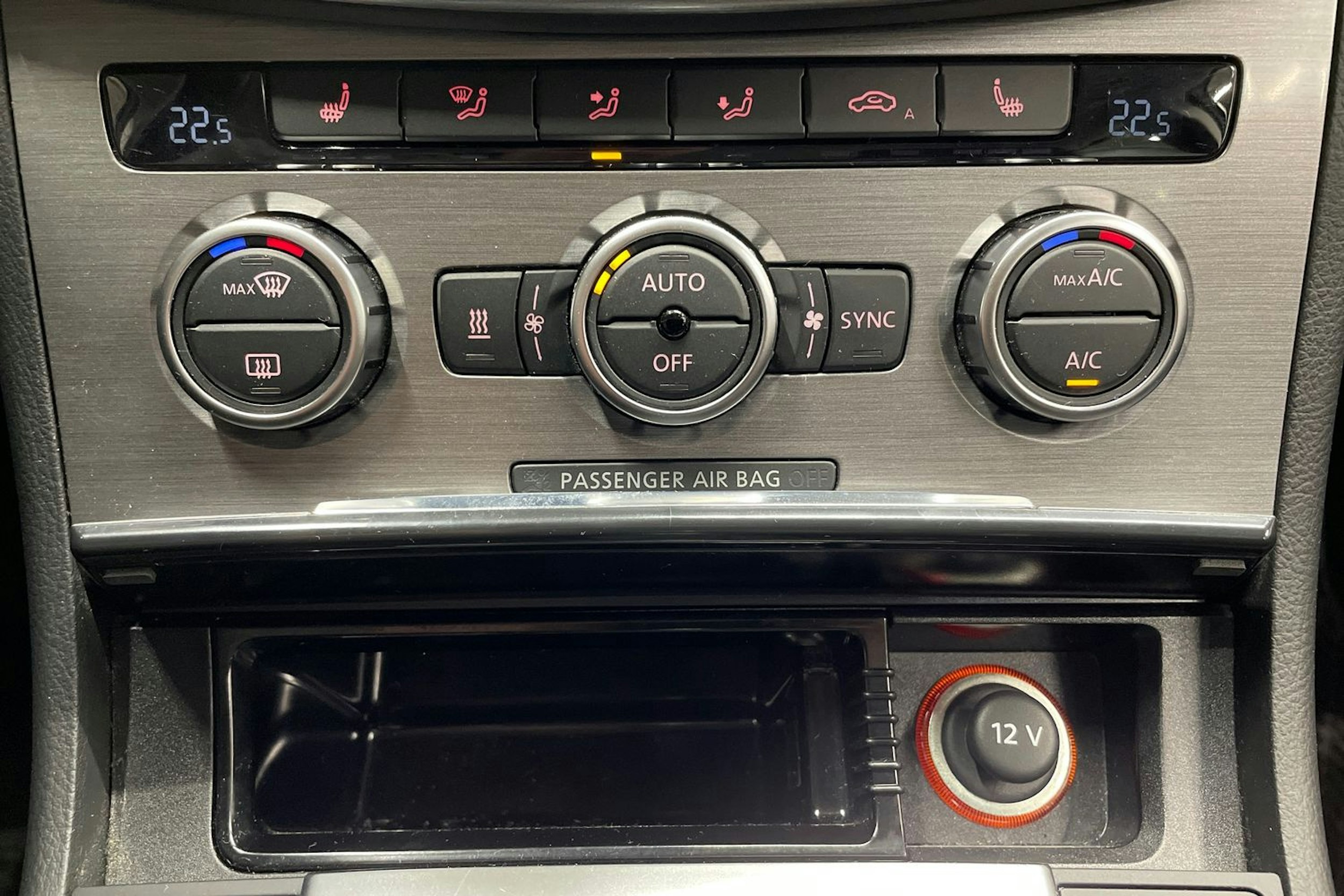 Harmaa Volkswagen PASSAT 2013 kuva 18.