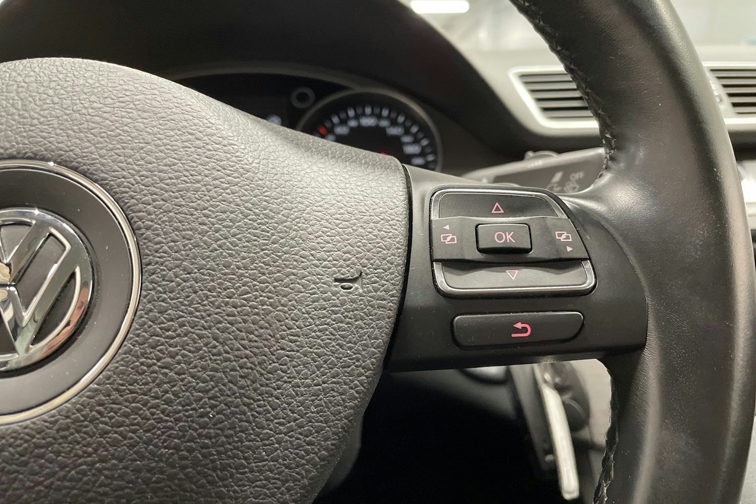 Harmaa Volkswagen PASSAT 2013 kuva 25.