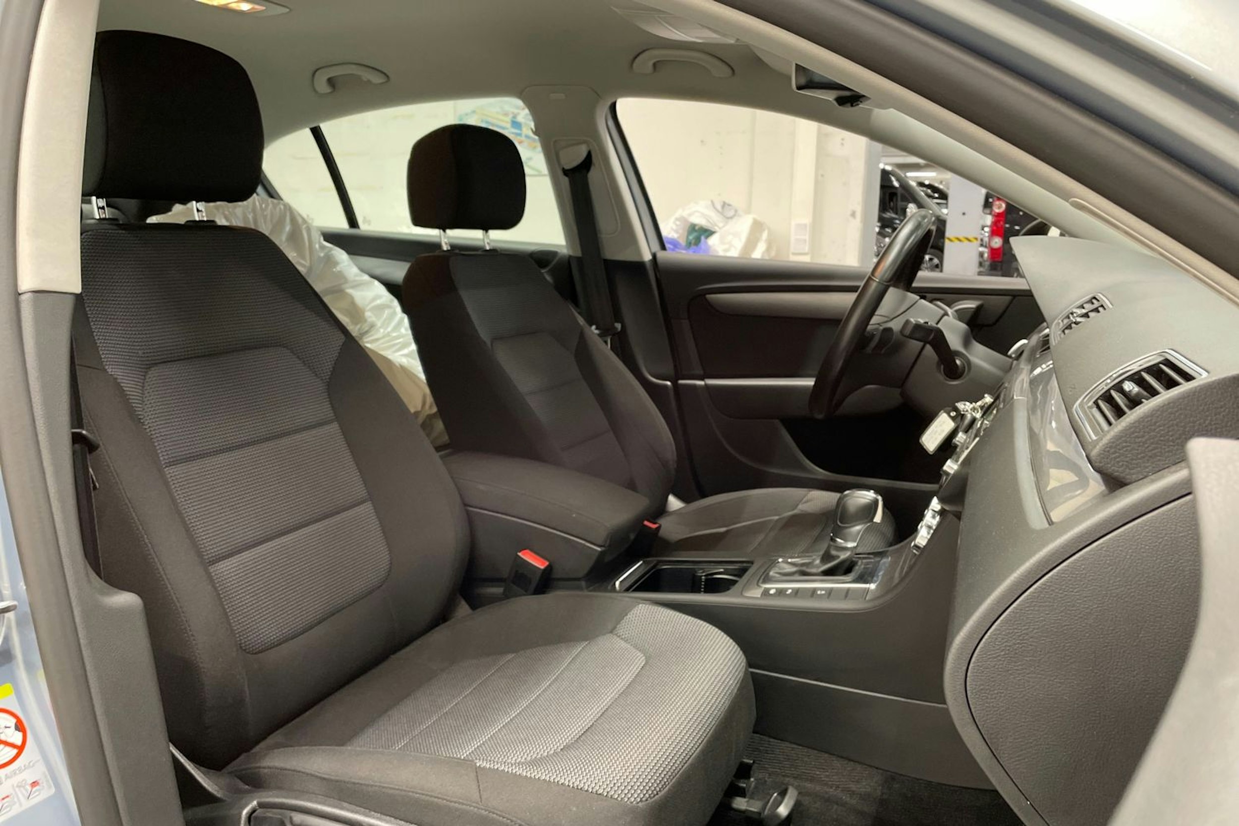 Harmaa Volkswagen PASSAT 2013 kuva 28.