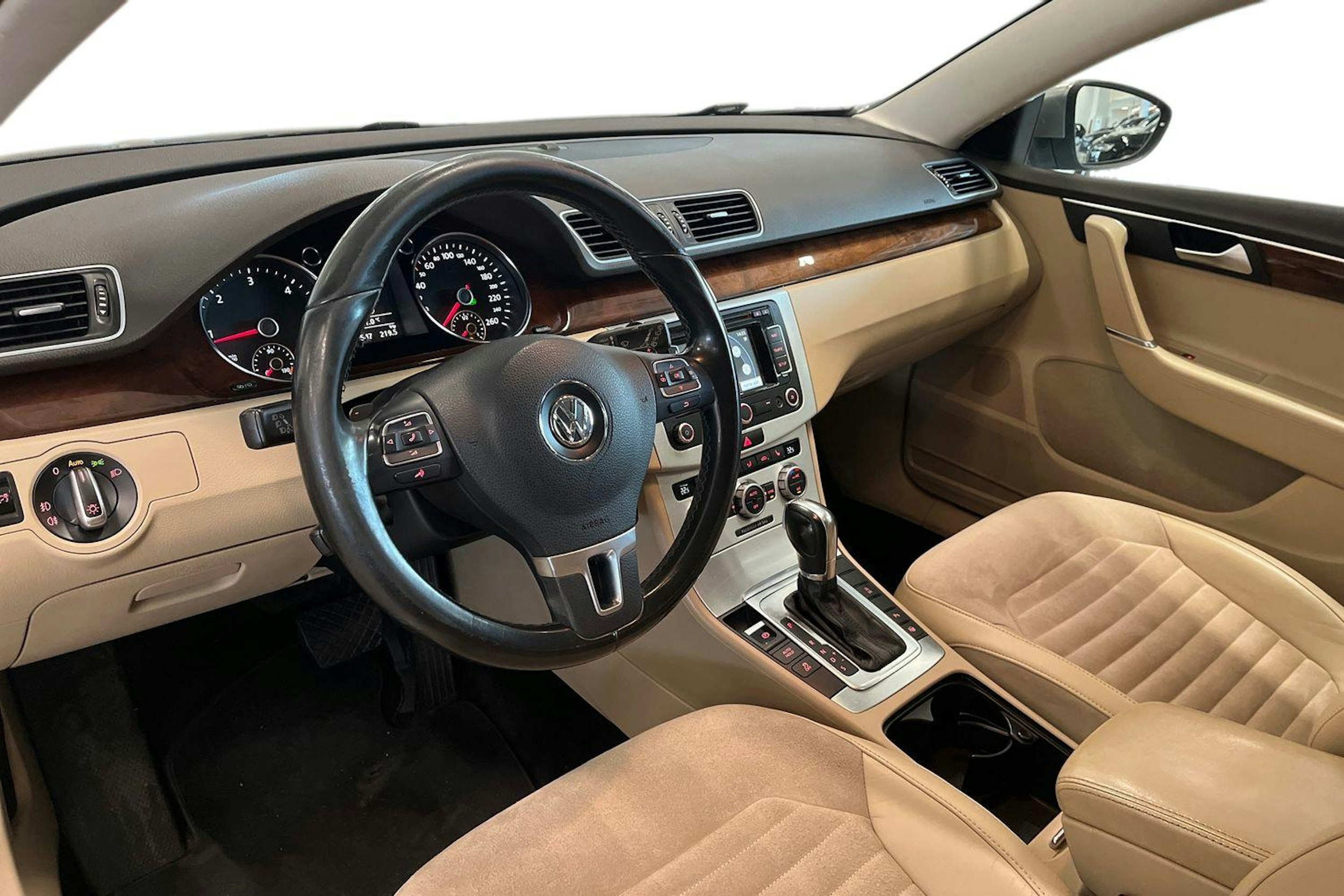 met. ruskea (beige) Volkswagen Passat 2013 kuva 7.