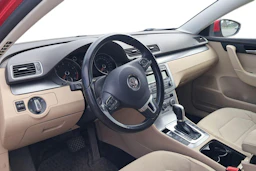 punainen Volkswagen Passat 2013 kuva 3.