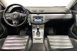 musta Volkswagen Passat 2013 kuva 9.