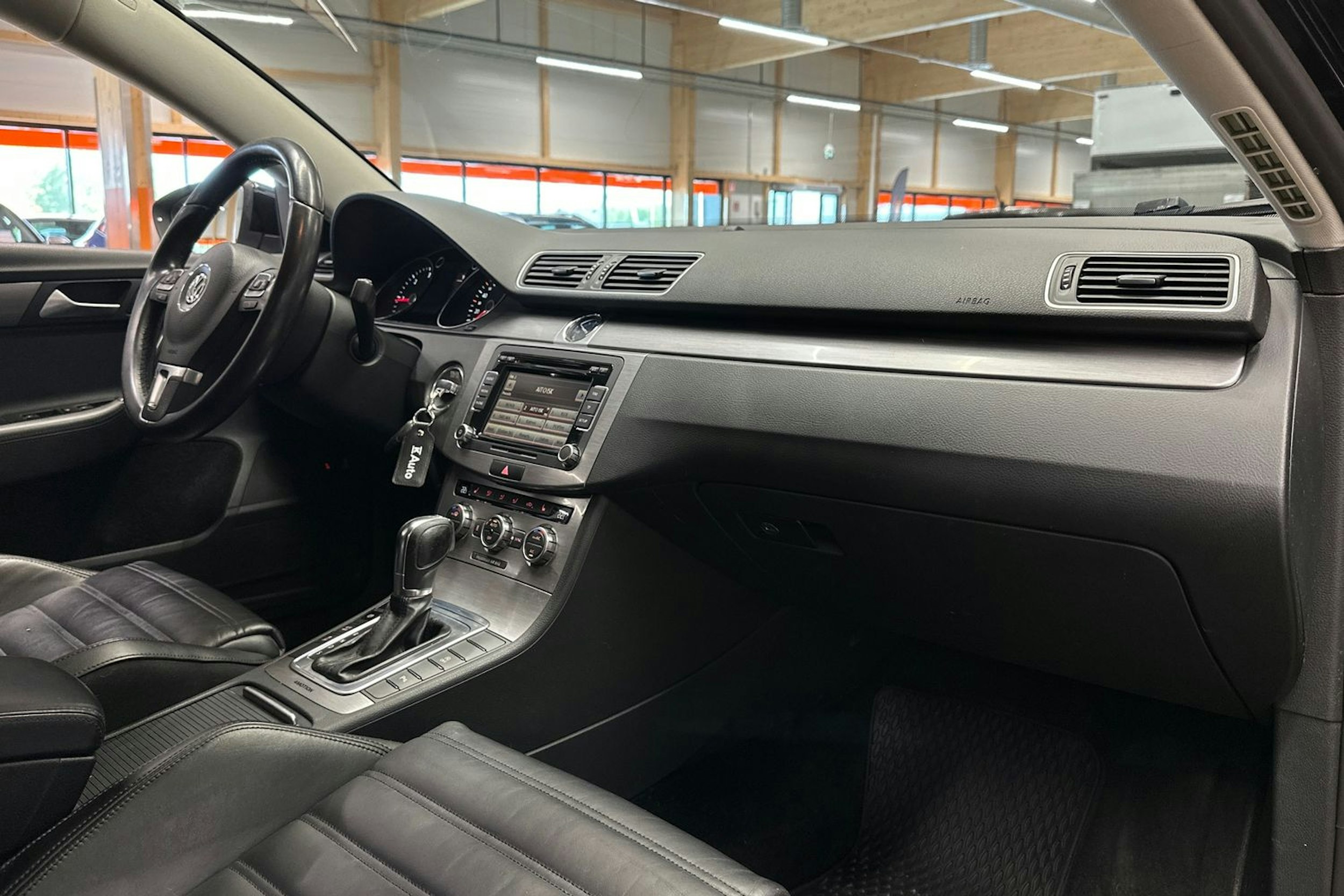 musta Volkswagen Passat 2013 kuva 14.