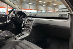 musta Volkswagen Passat 2013 kuva 14.