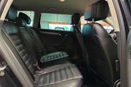 musta Volkswagen Passat 2013 kuva 16.