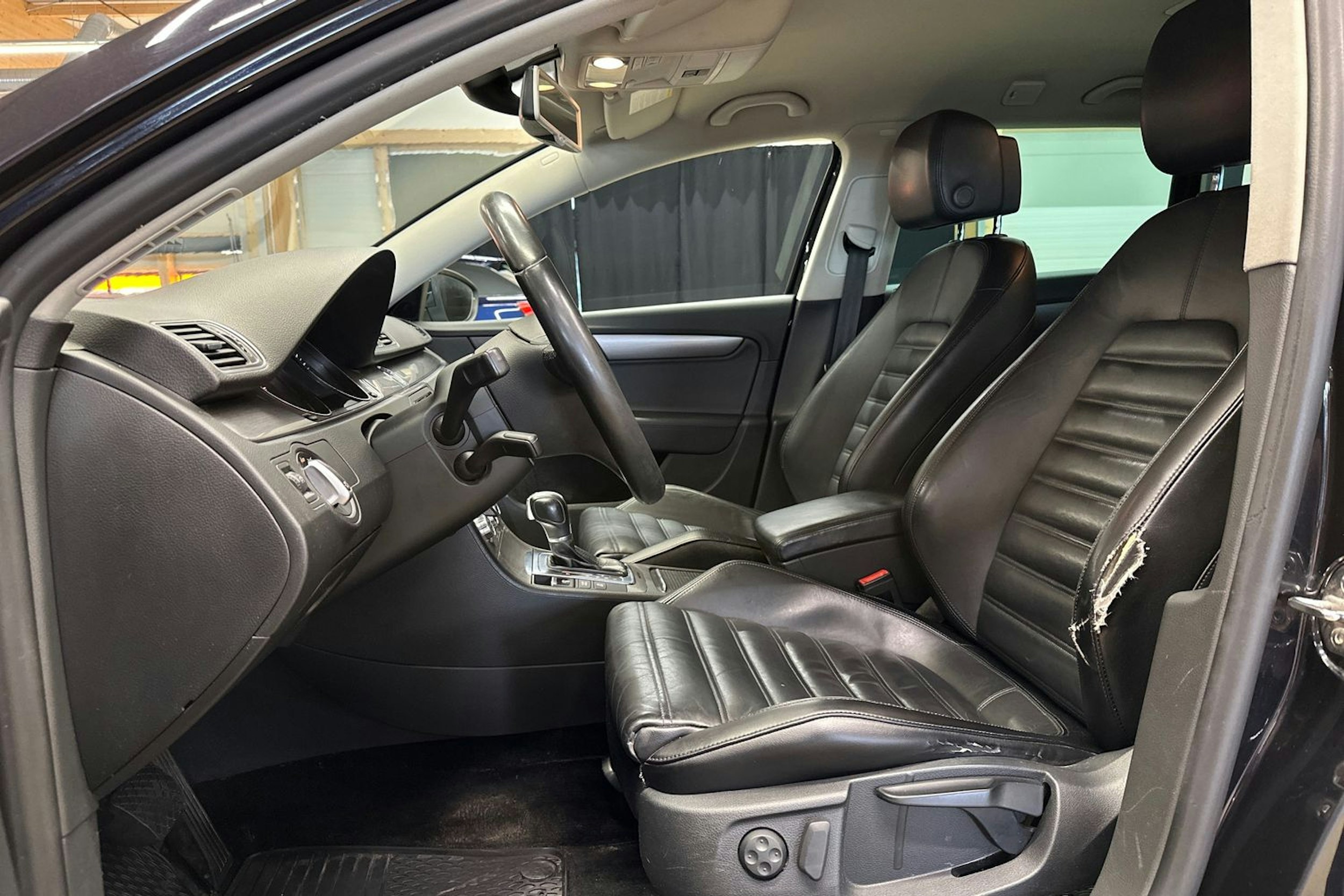 musta Volkswagen Passat 2013 kuva 17.