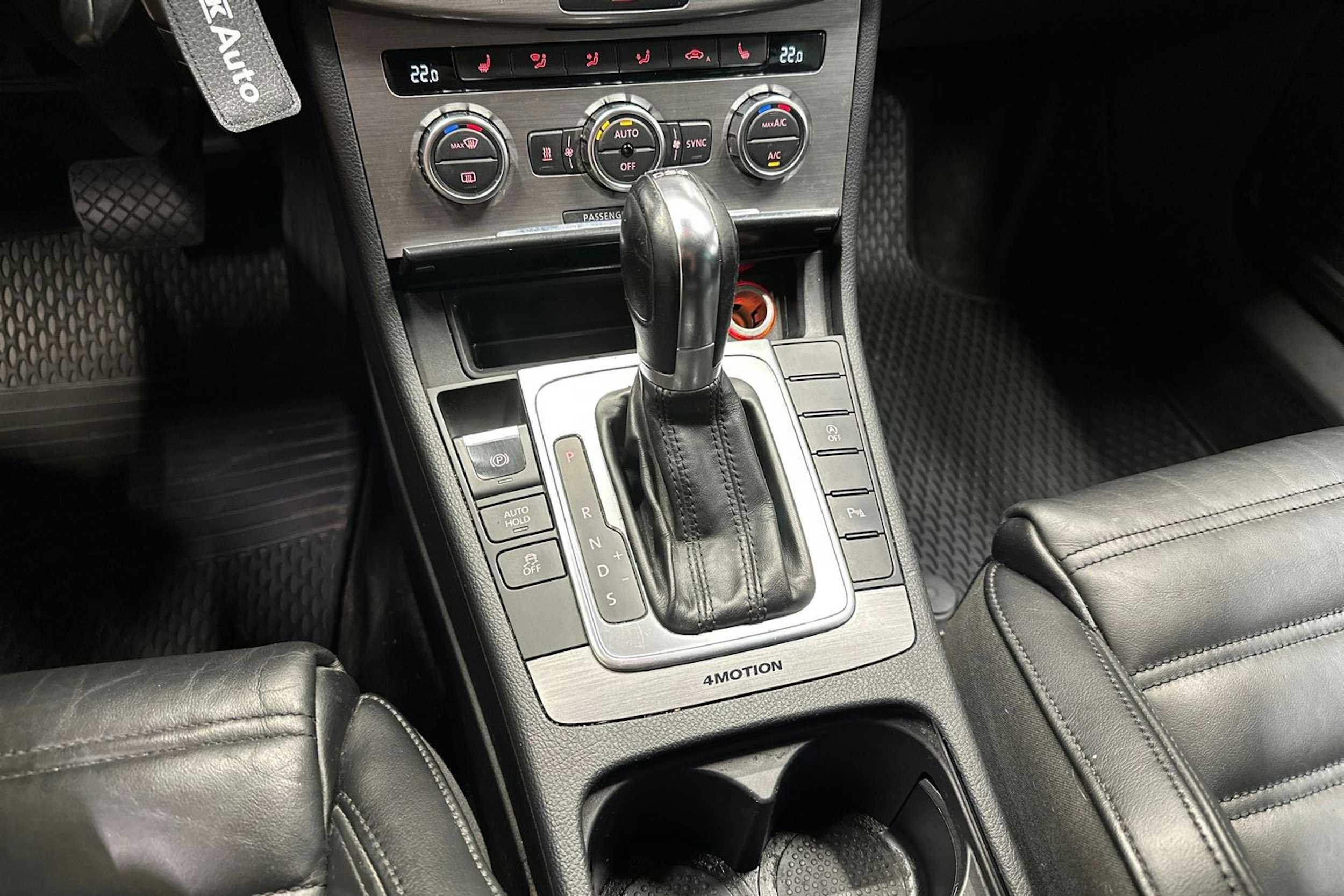 musta Volkswagen Passat 2013 kuva 21.