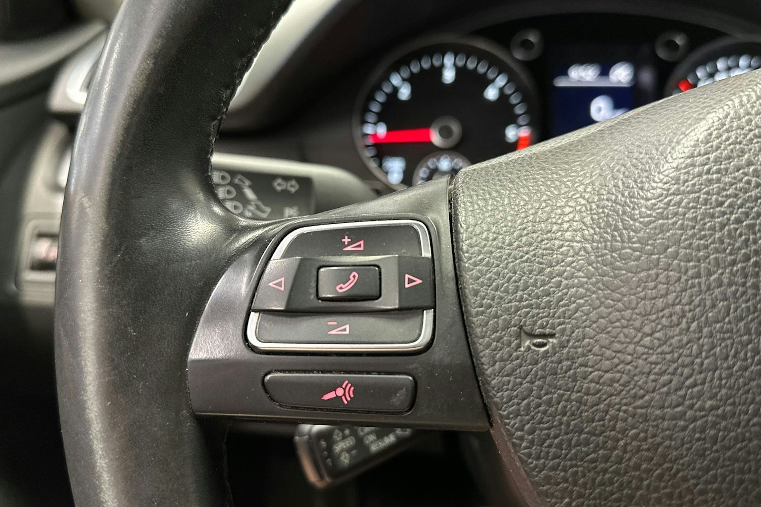 musta Volkswagen Passat 2013 kuva 25.