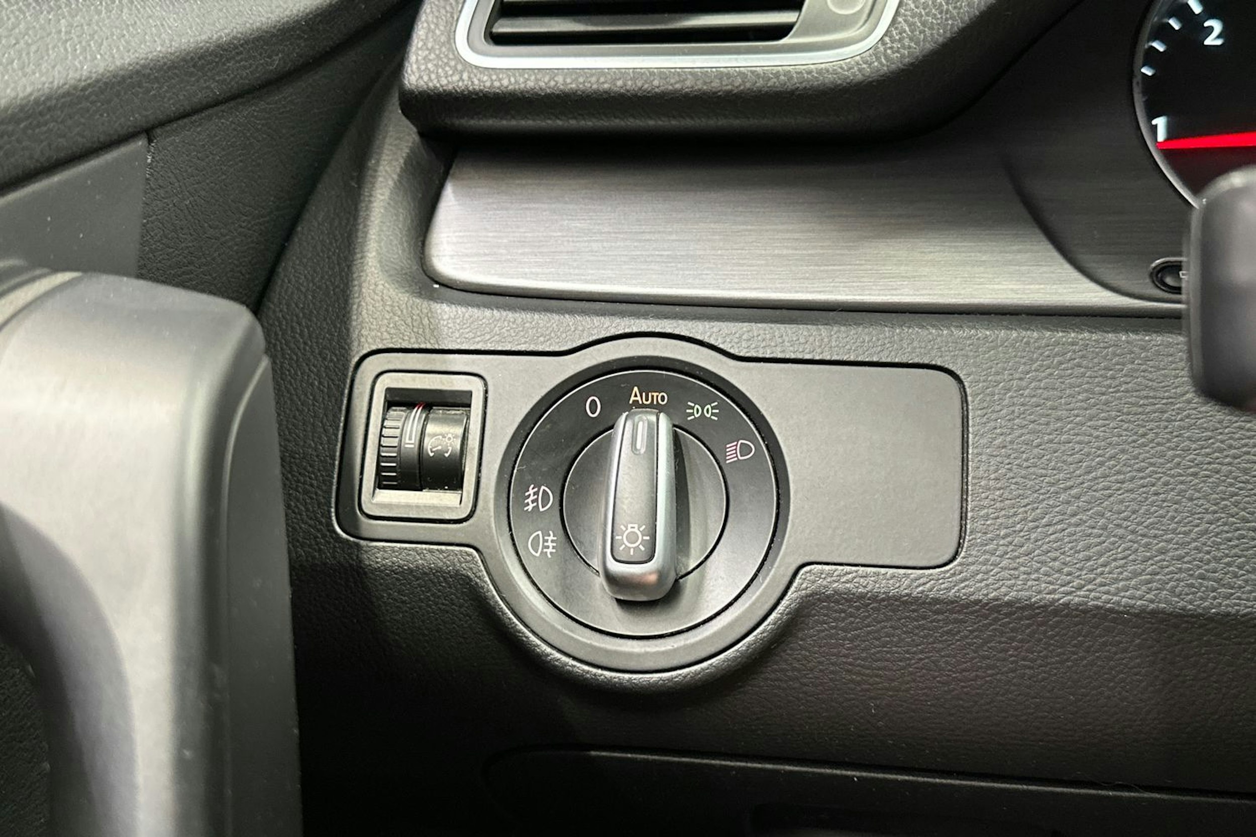 musta Volkswagen Passat 2013 kuva 27.