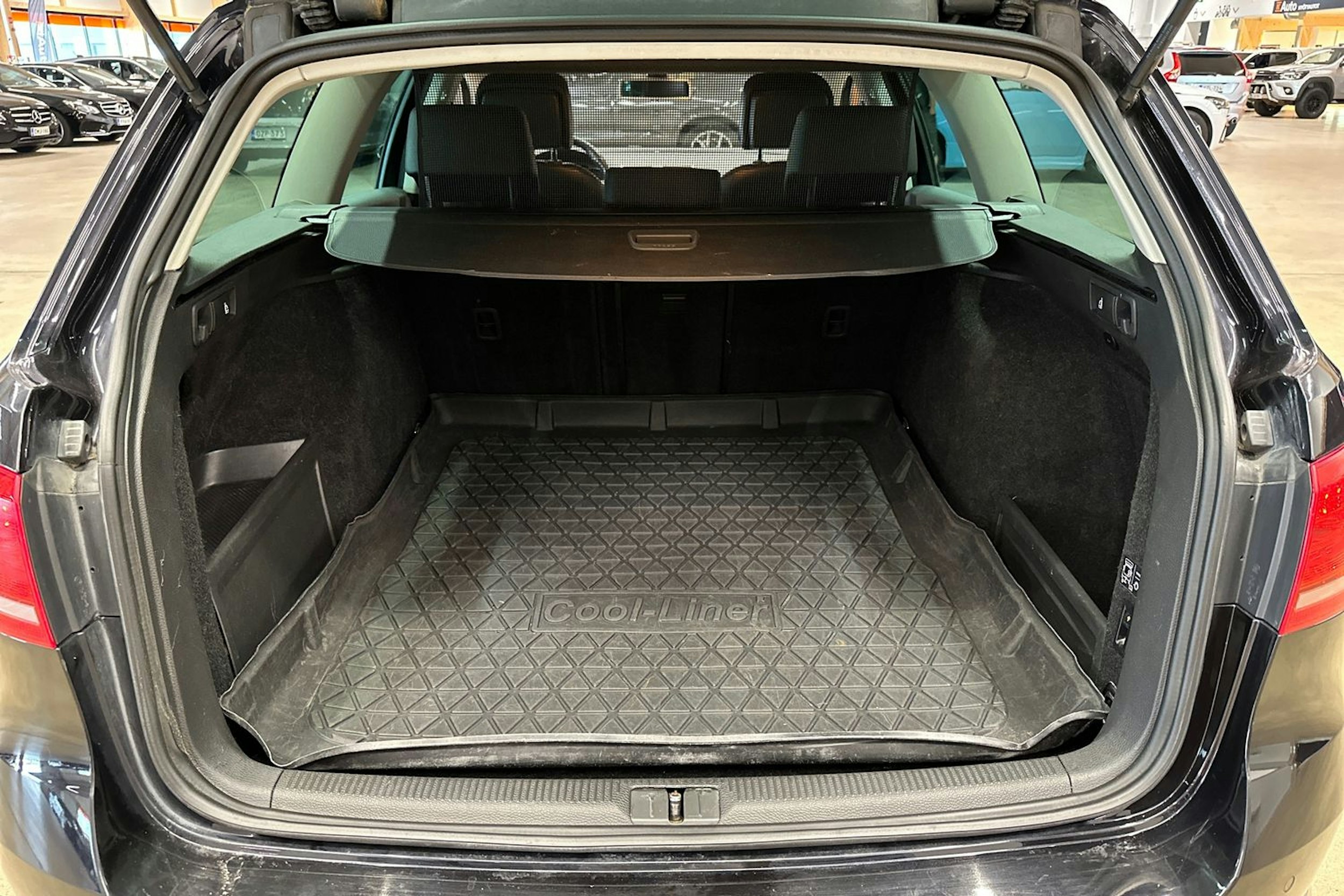 musta Volkswagen Passat 2013 kuva 30.