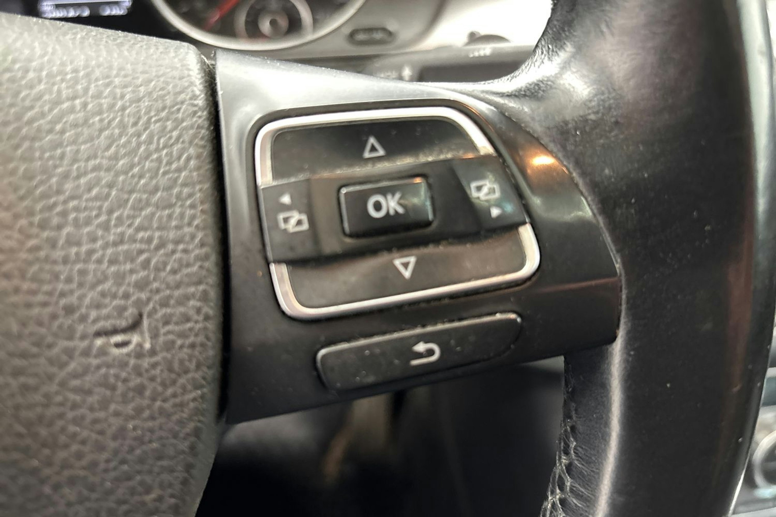 Harmaa Volkswagen PASSAT 2013 kuva 13.