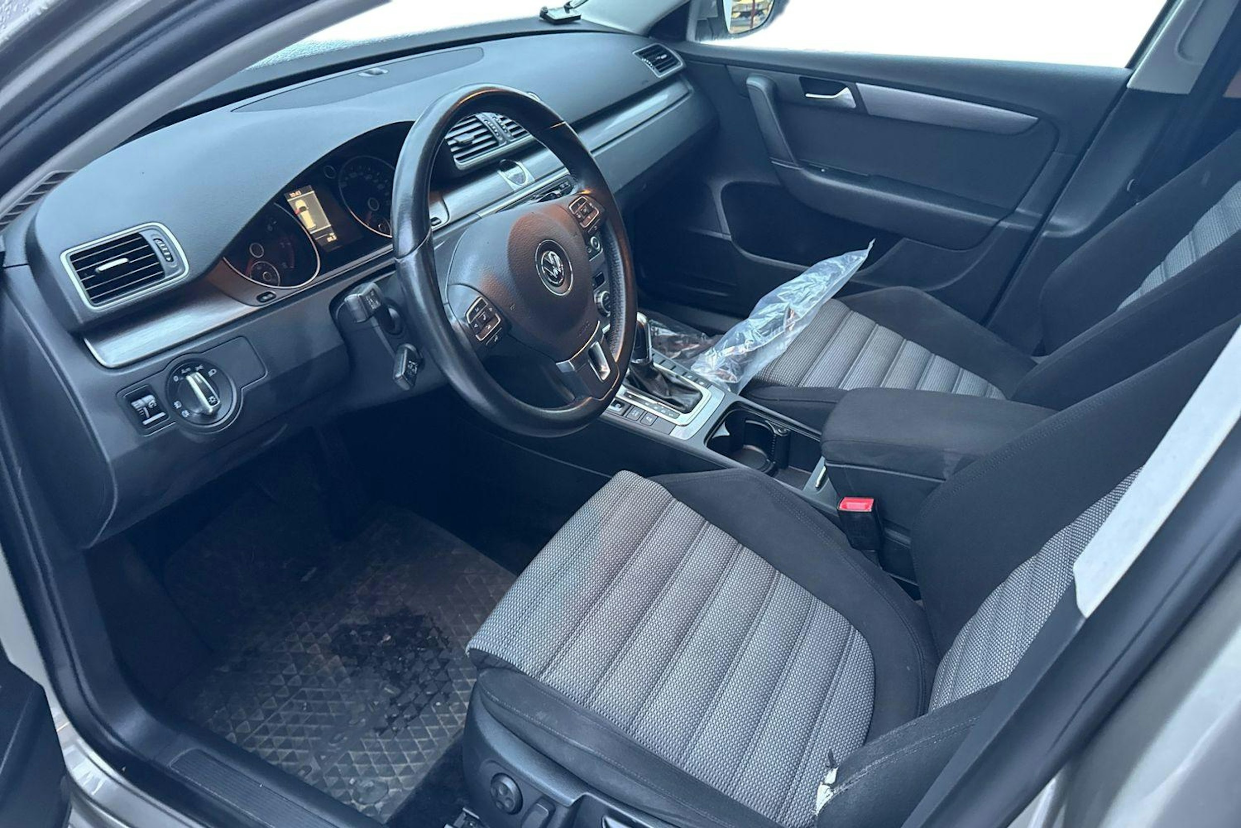 Ruskea (beige) Volkswagen Passat 2013 kuva 3.