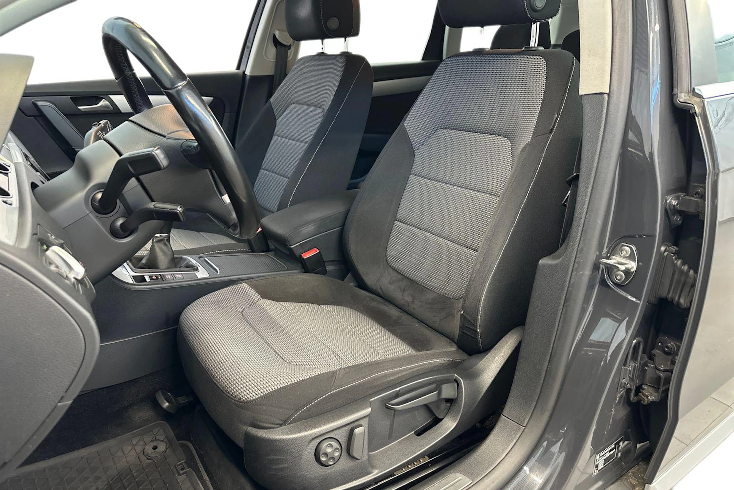 Harmaa Volkswagen PASSAT 2013 kuva 7.
