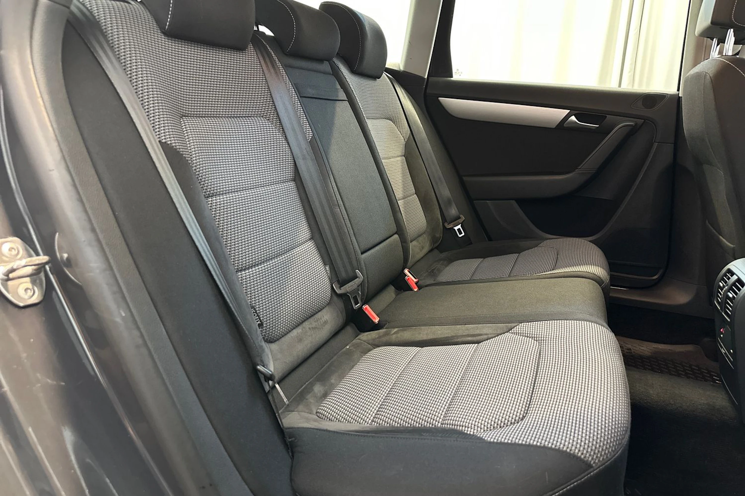 Harmaa Volkswagen PASSAT 2013 kuva 10.