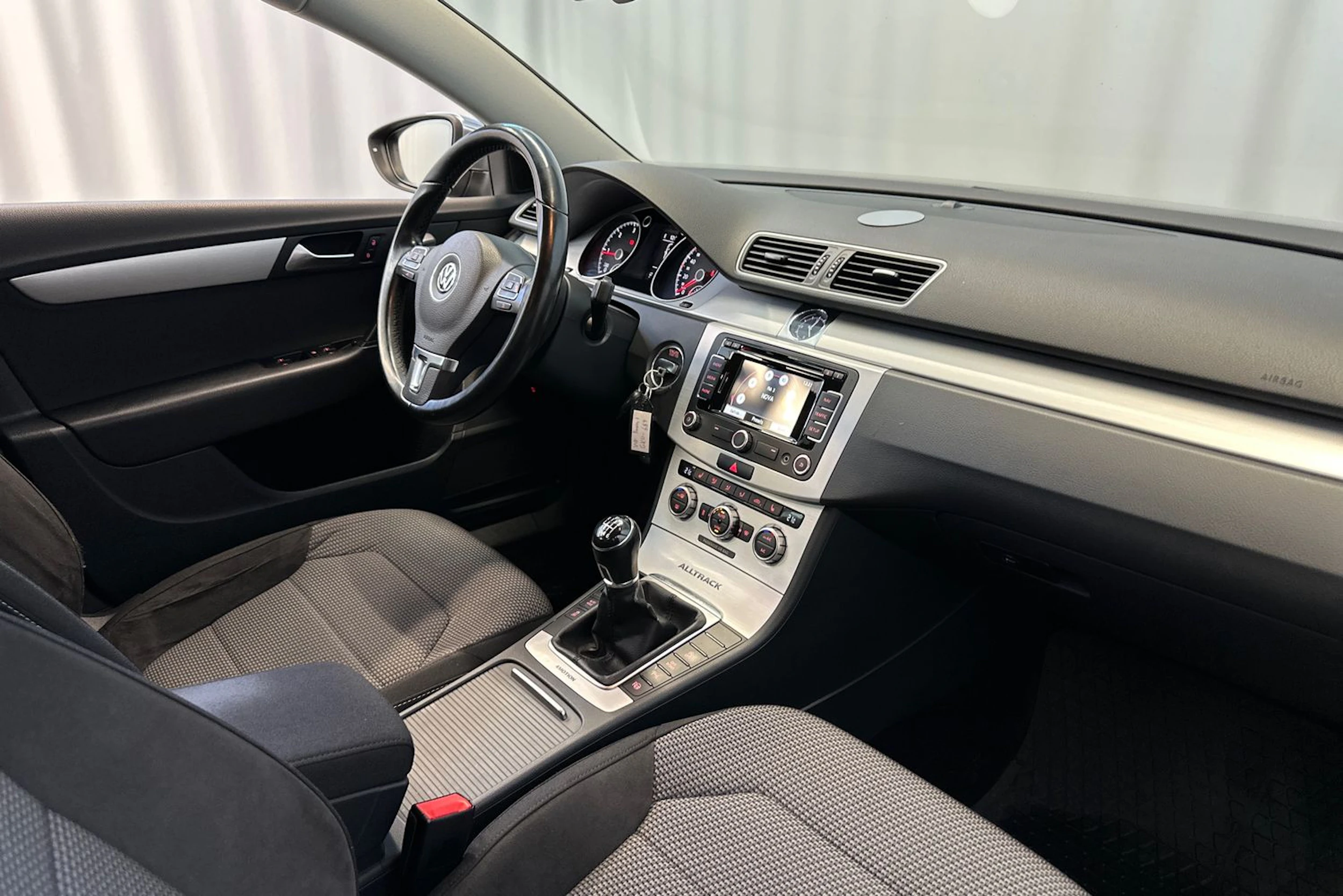 Harmaa Volkswagen PASSAT 2013 kuva 12.
