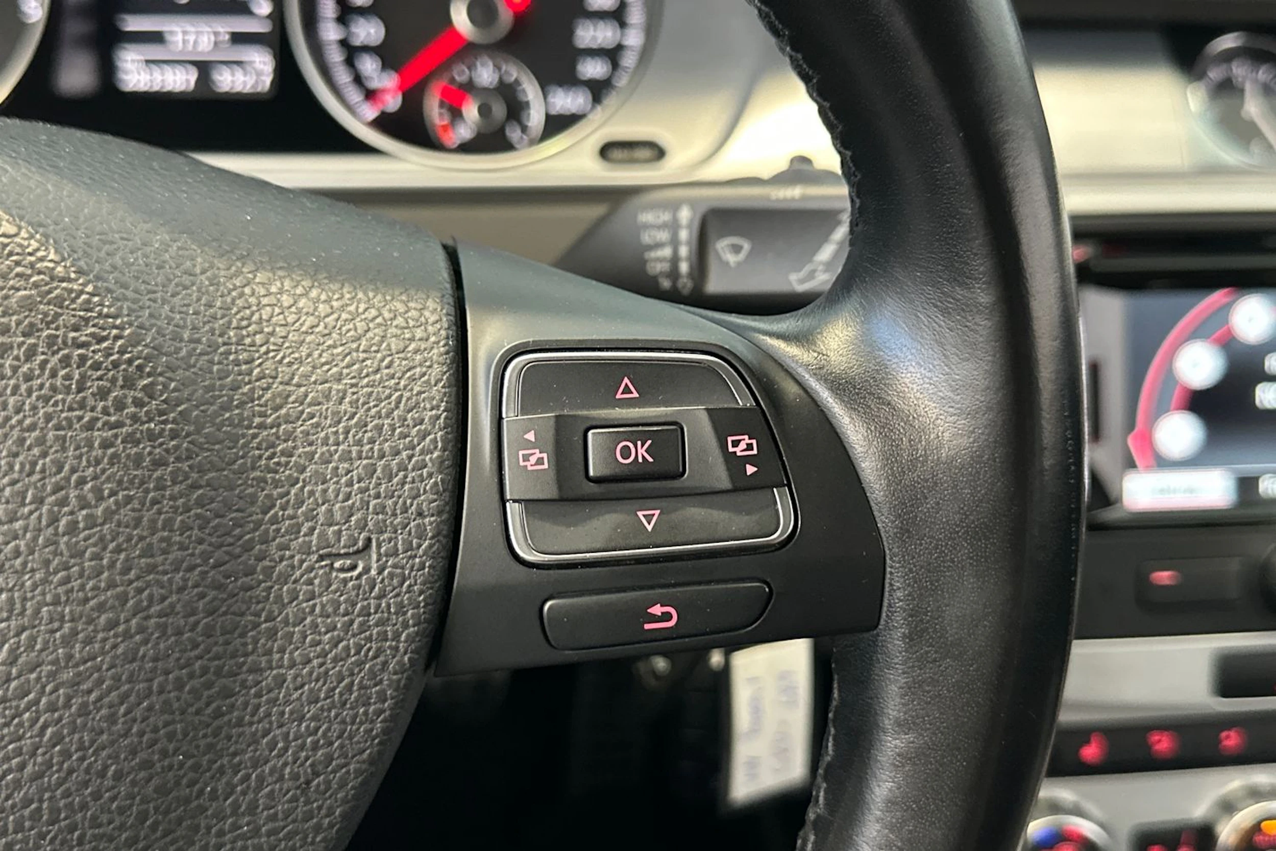 Harmaa Volkswagen PASSAT 2013 kuva 19.