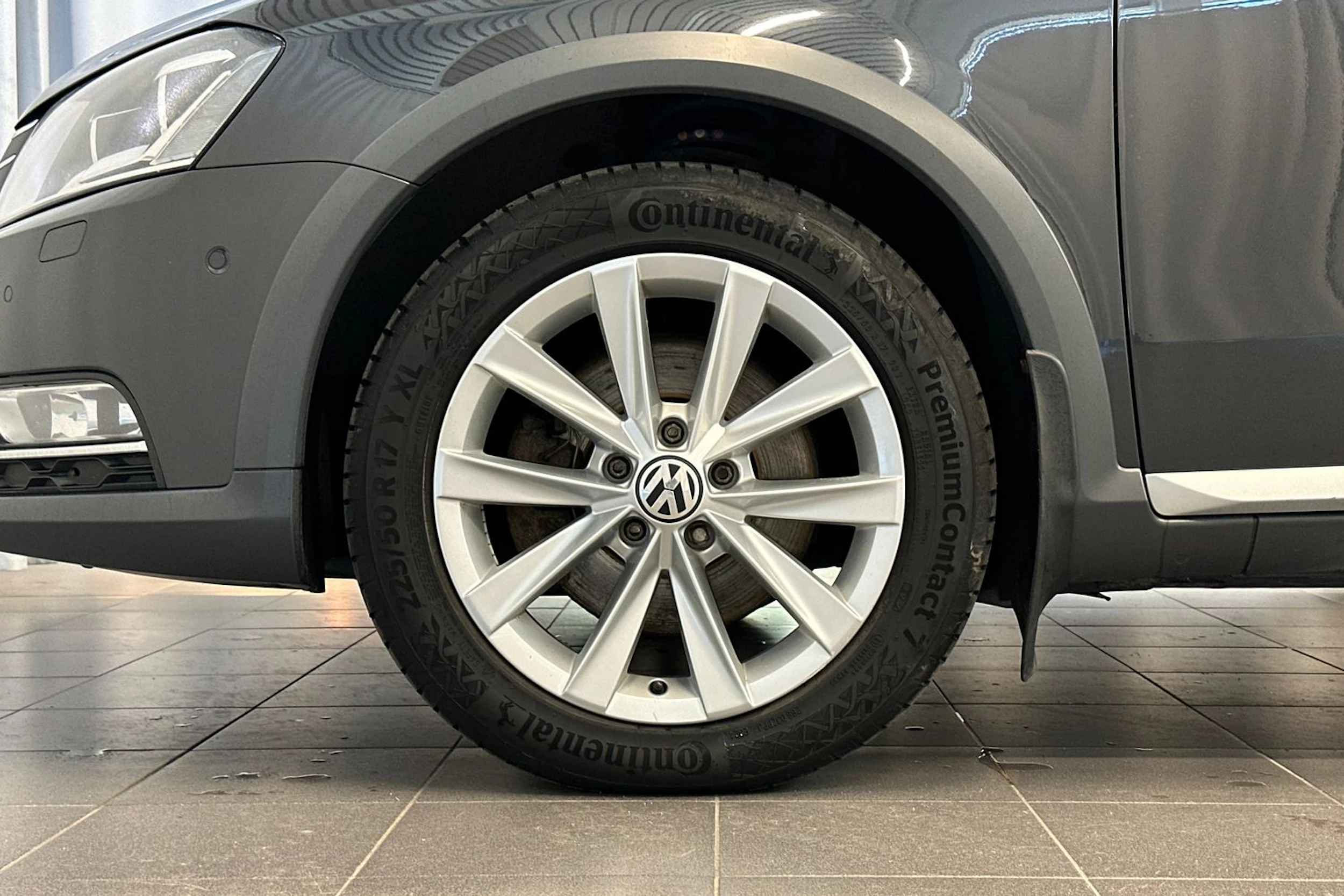 Harmaa Volkswagen PASSAT 2013 kuva 27.