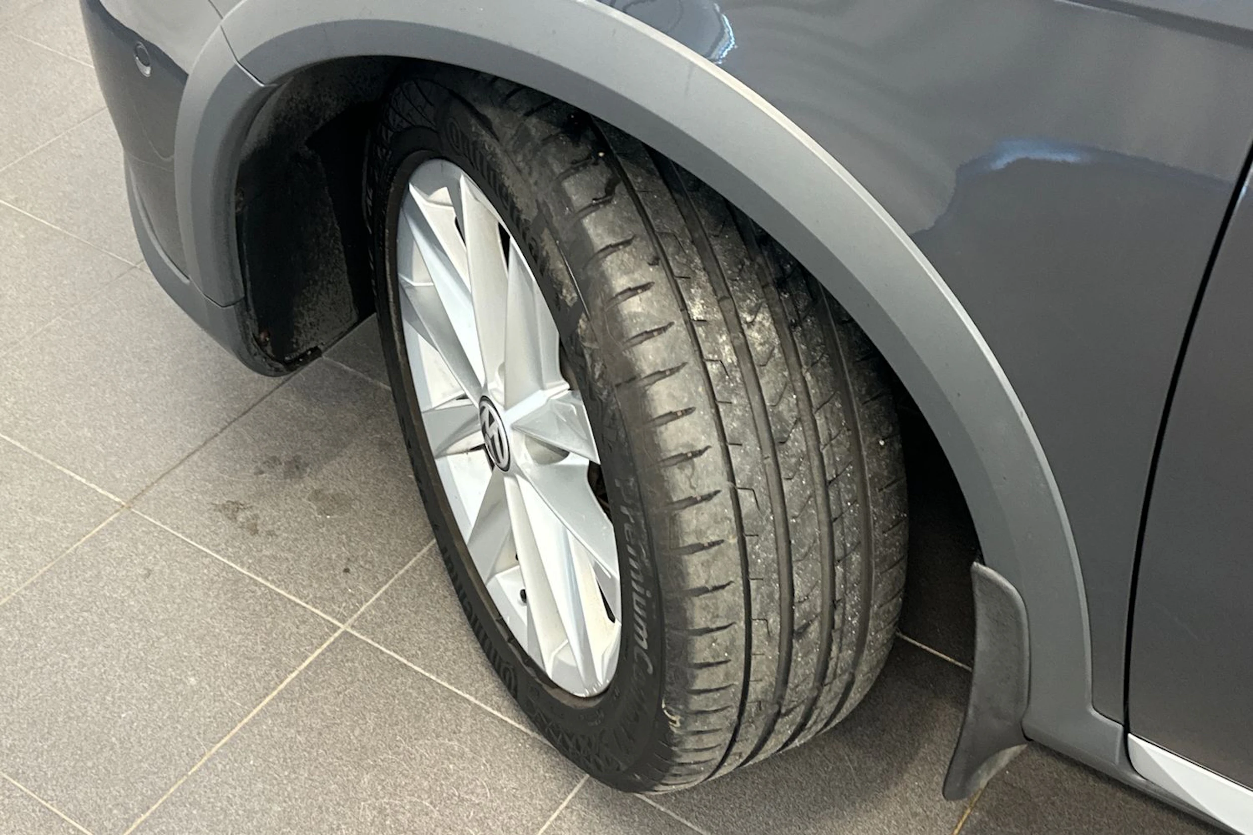 Harmaa Volkswagen PASSAT 2013 kuva 28.