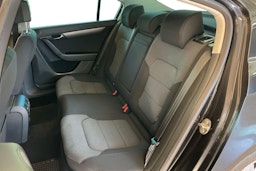 Musta Volkswagen PASSAT 2013 kuva 11.