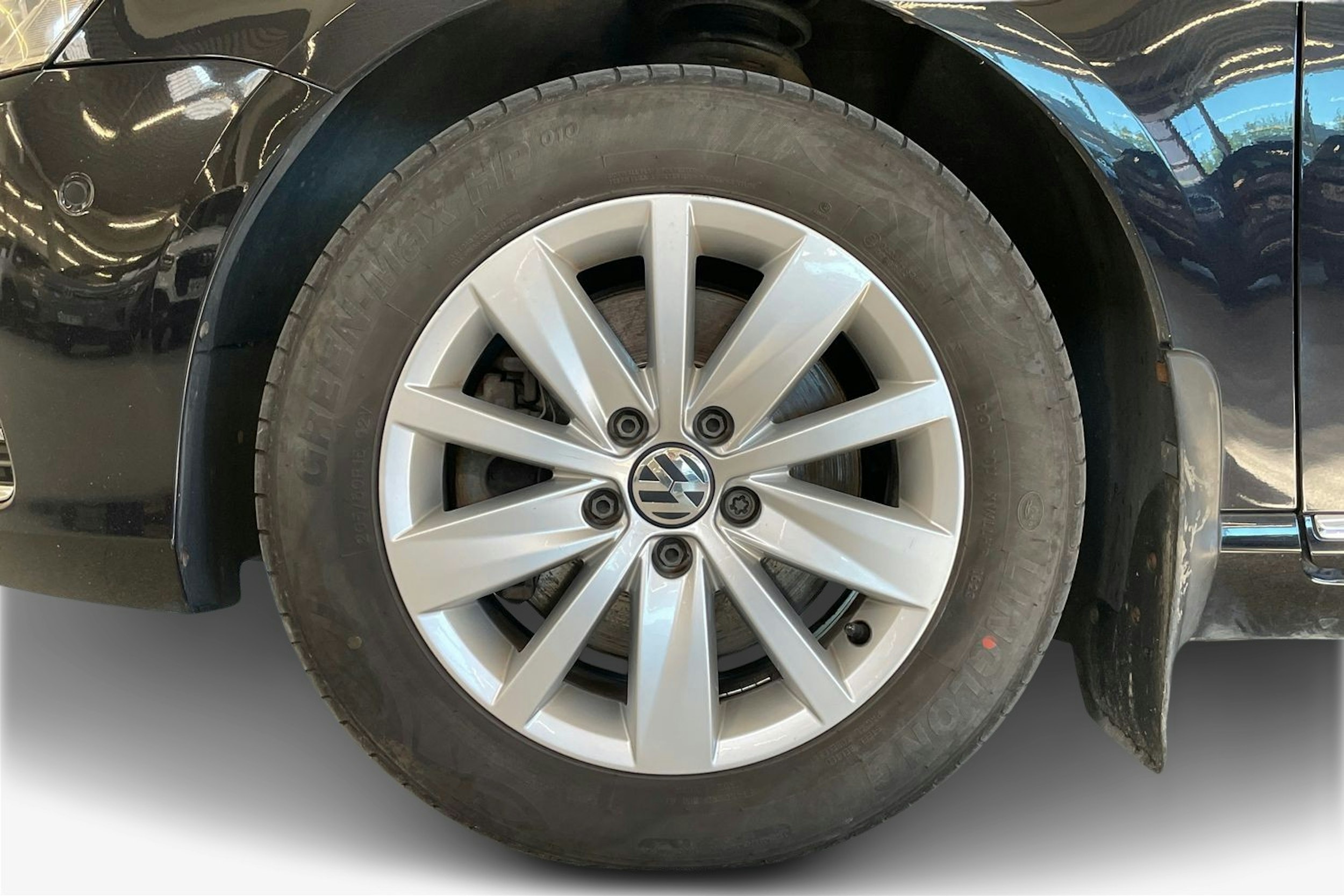 Musta Volkswagen PASSAT 2013 kuva 12.