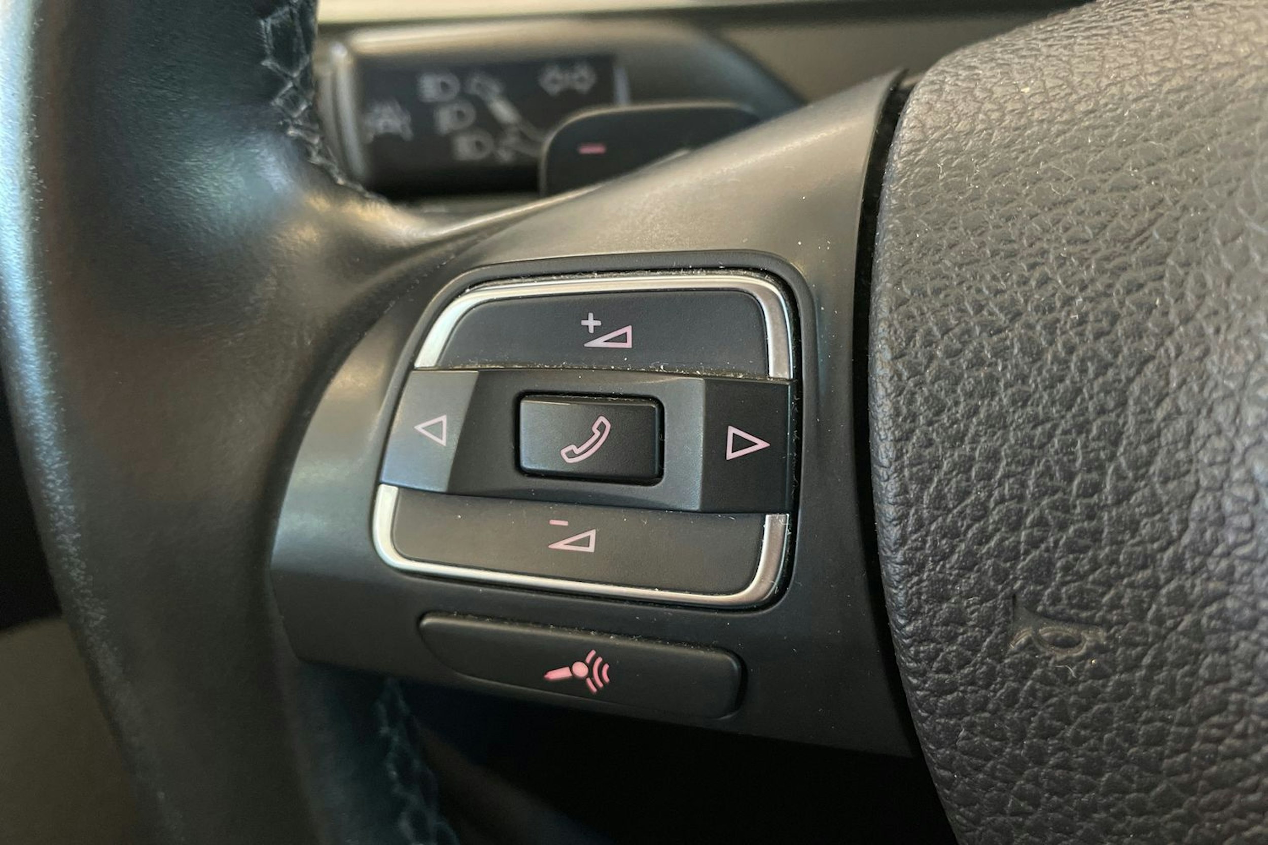 Musta Volkswagen PASSAT 2013 kuva 18.