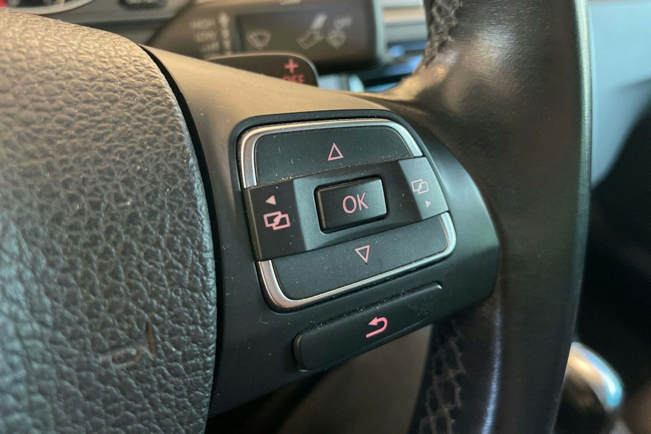 Musta Volkswagen PASSAT 2013 kuva 21.