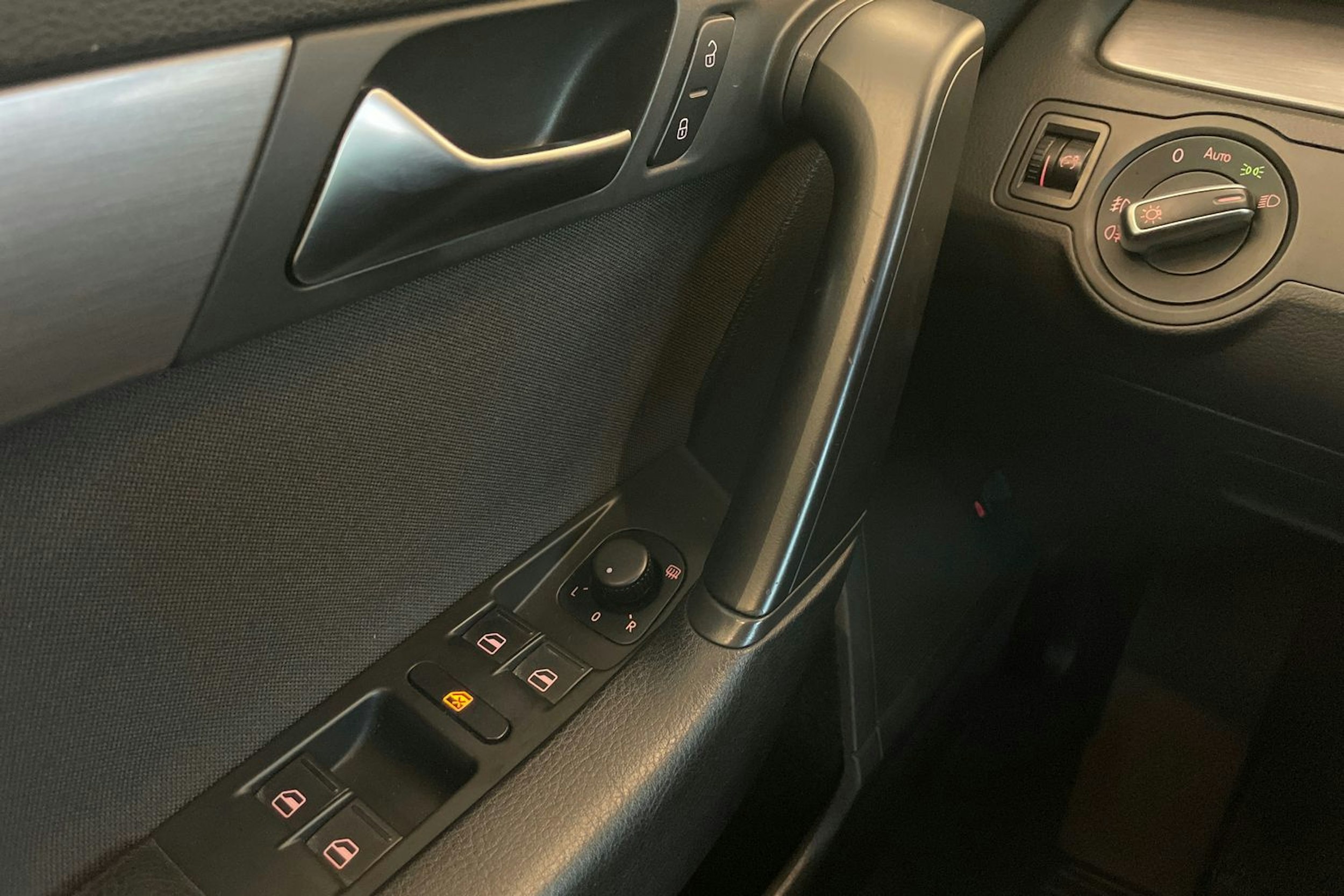 Musta Volkswagen PASSAT 2013 kuva 23.