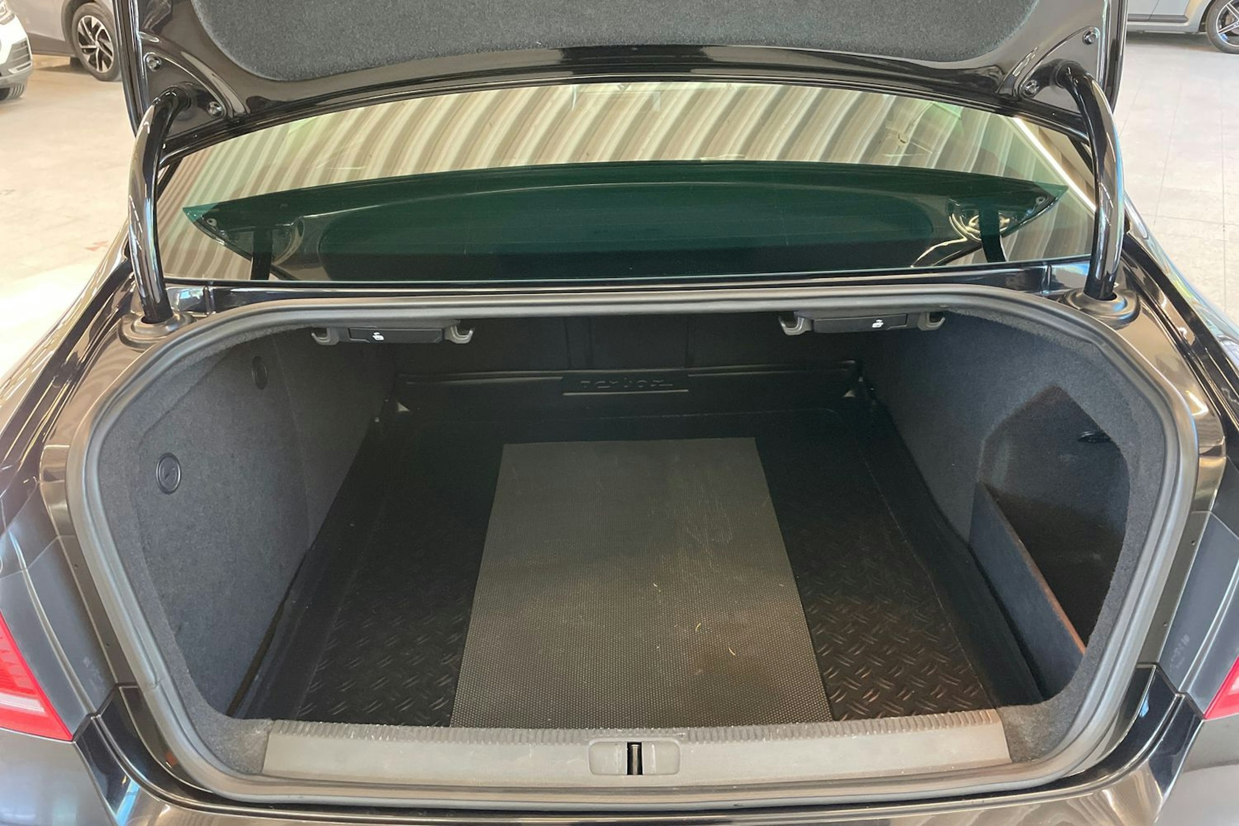 Musta Volkswagen PASSAT 2013 kuva 28.