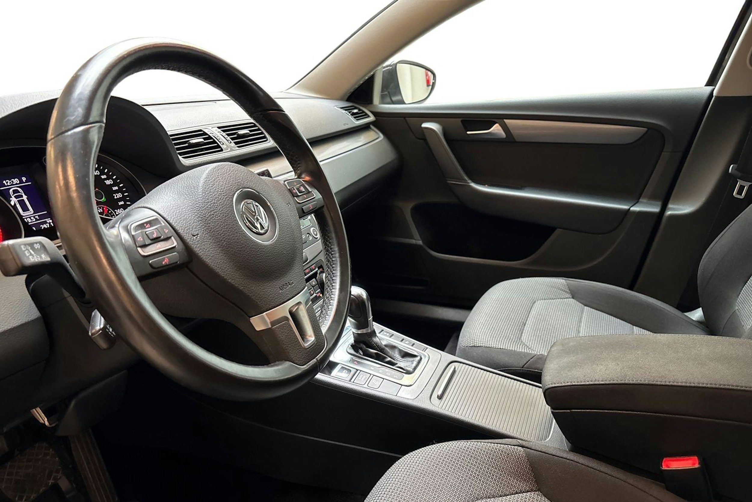 ruskea (beige) Volkswagen Passat 2013 kuva 7.