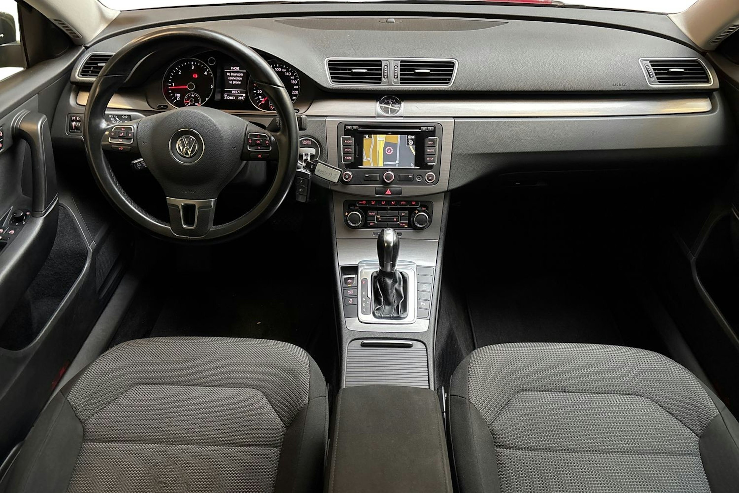 ruskea (beige) Volkswagen Passat 2013 kuva 9.