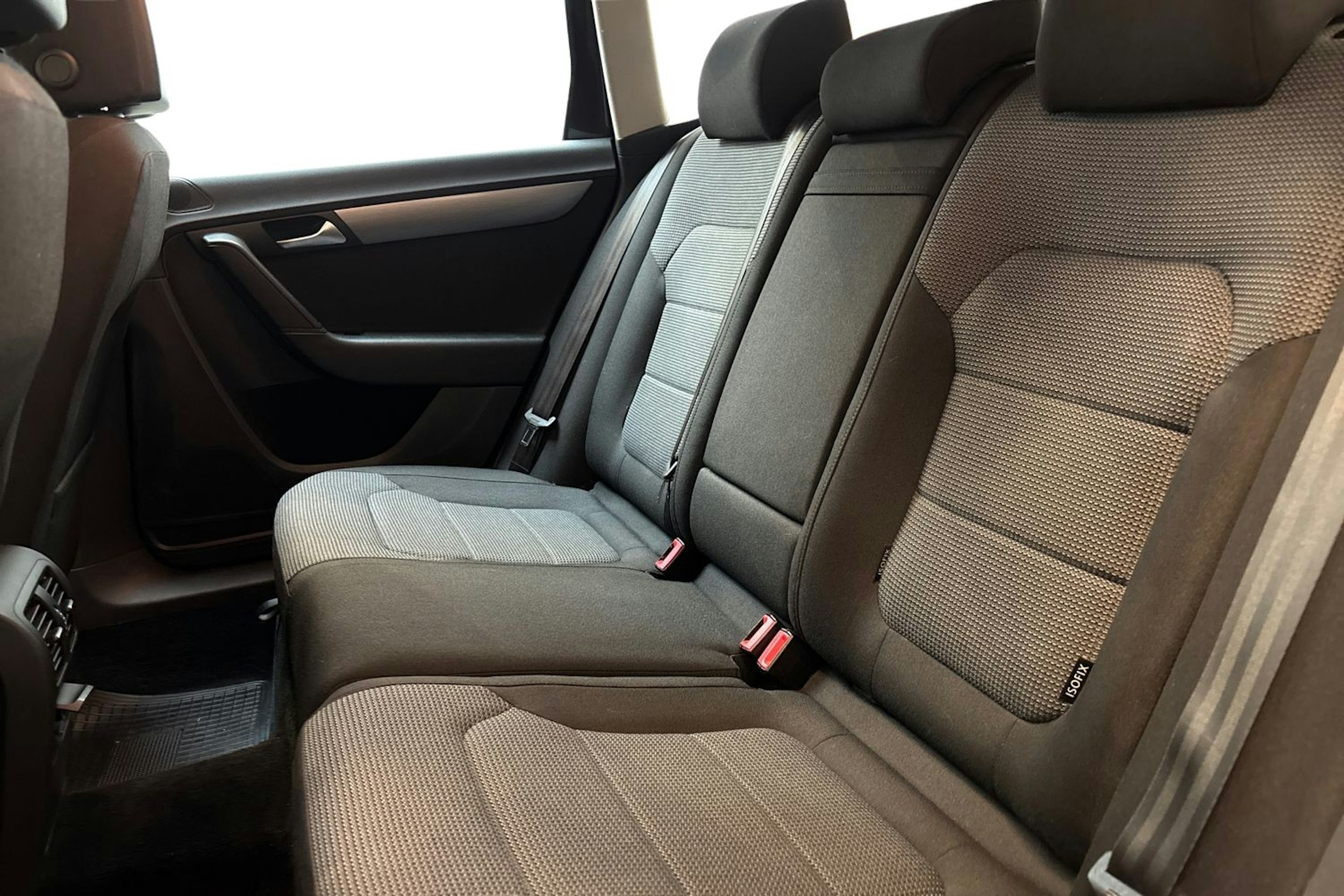 ruskea (beige) Volkswagen Passat 2013 kuva 10.