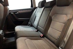 ruskea (beige) Volkswagen Passat 2013 kuva 10.