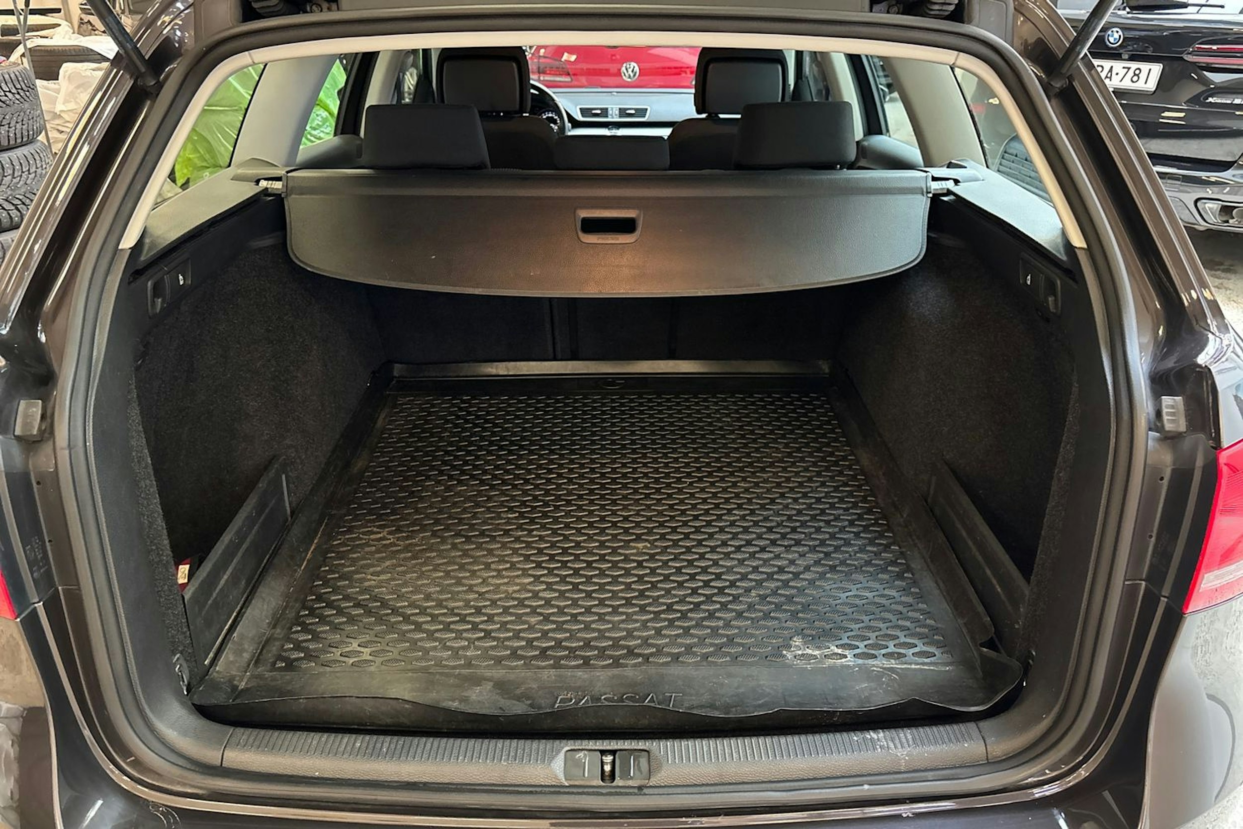 ruskea (beige) Volkswagen Passat 2013 kuva 14.