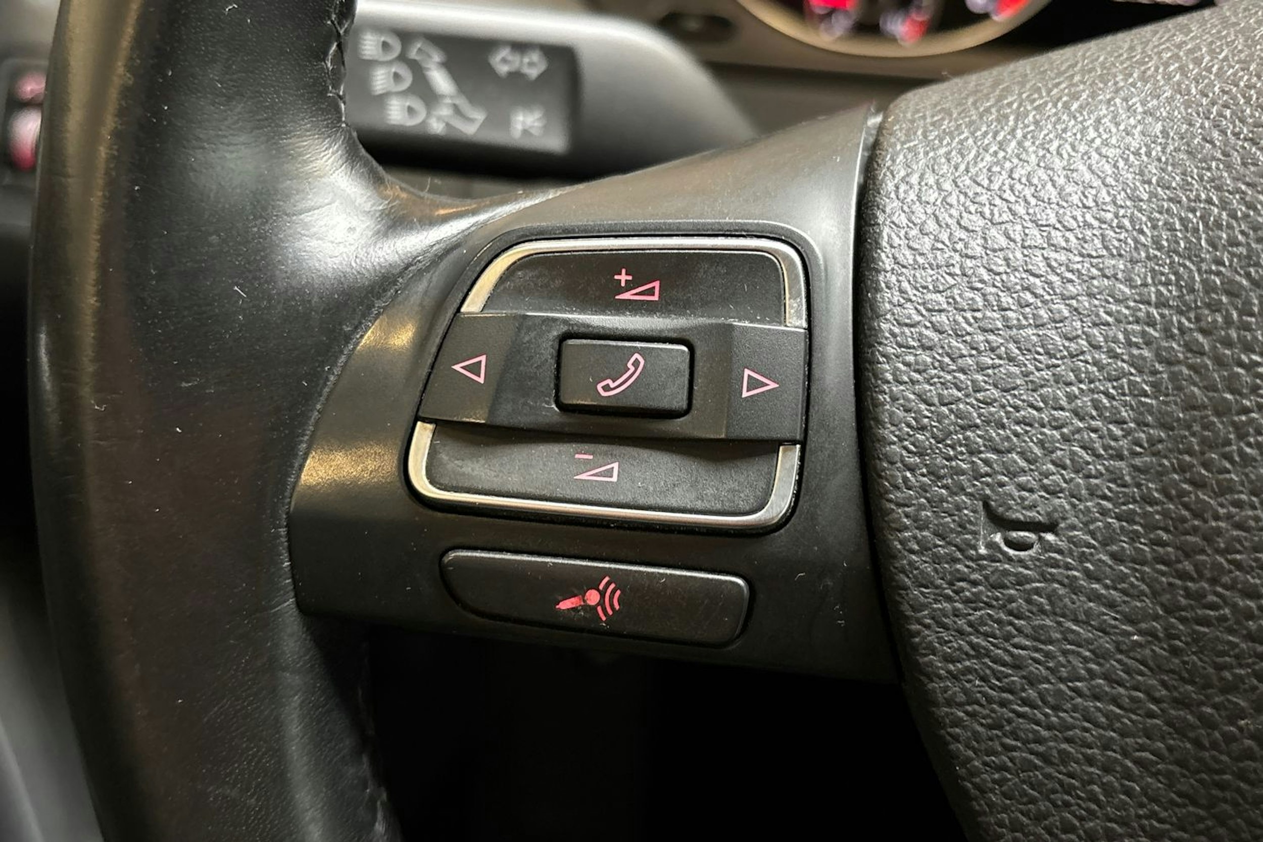 ruskea (beige) Volkswagen Passat 2013 kuva 18.