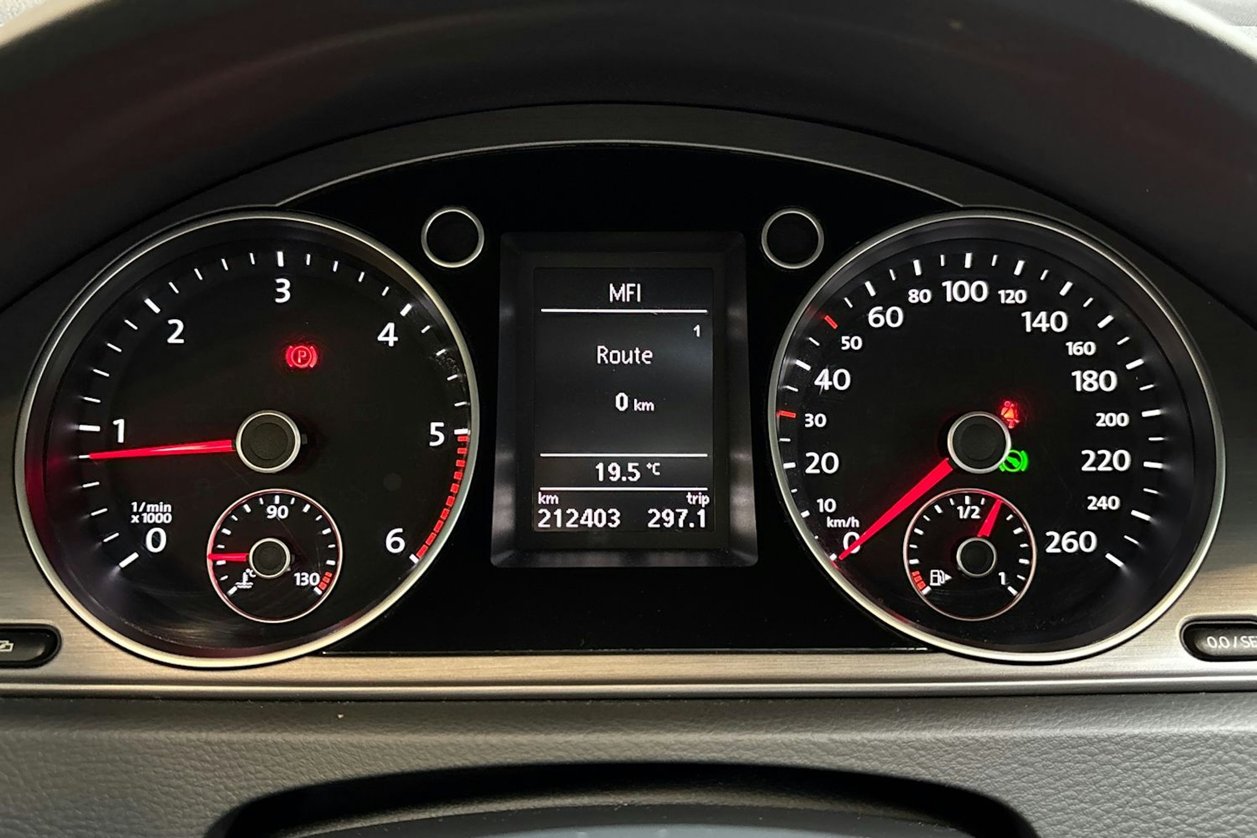 ruskea (beige) Volkswagen Passat 2013 kuva 22.