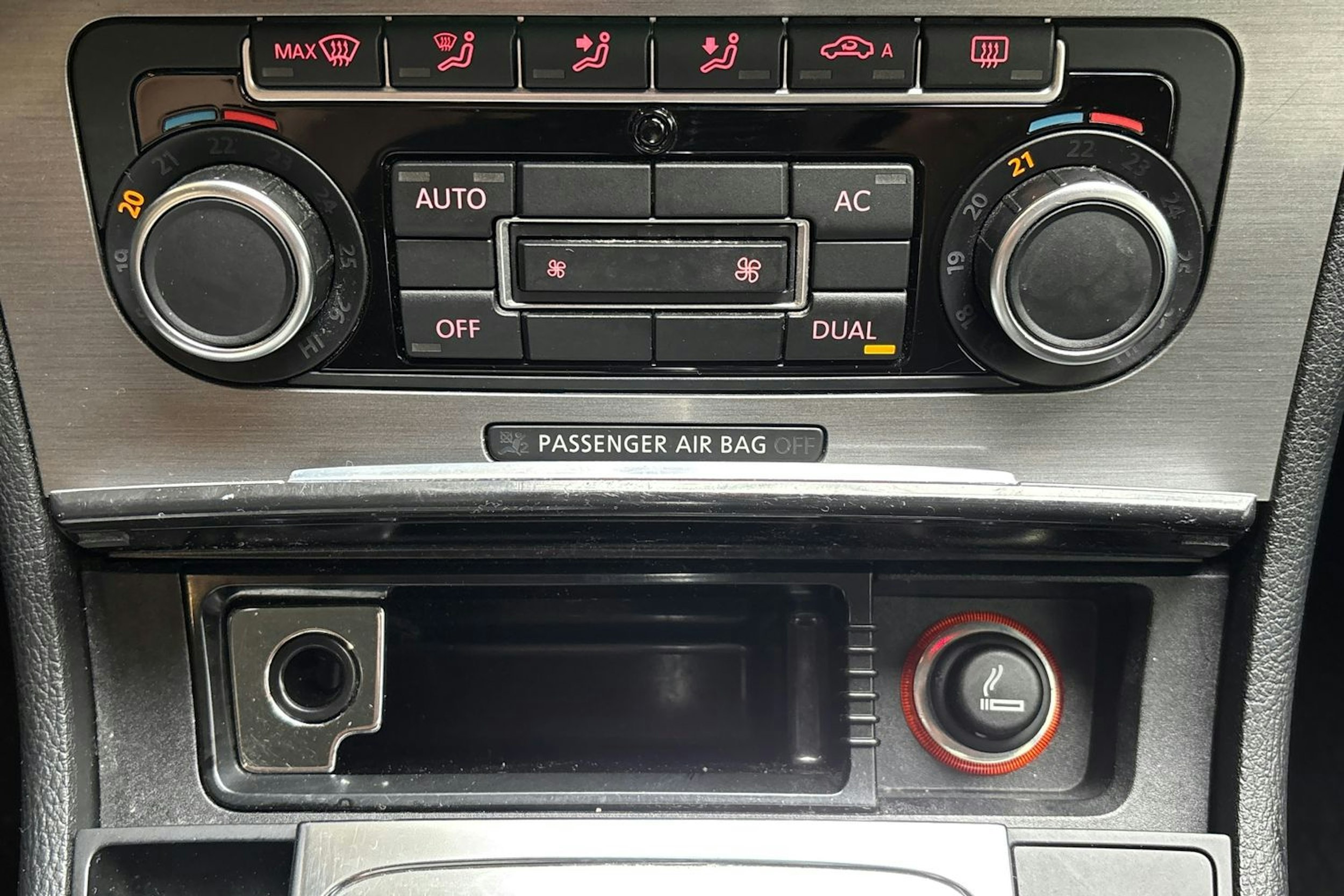 ruskea (beige) Volkswagen Passat 2013 kuva 26.