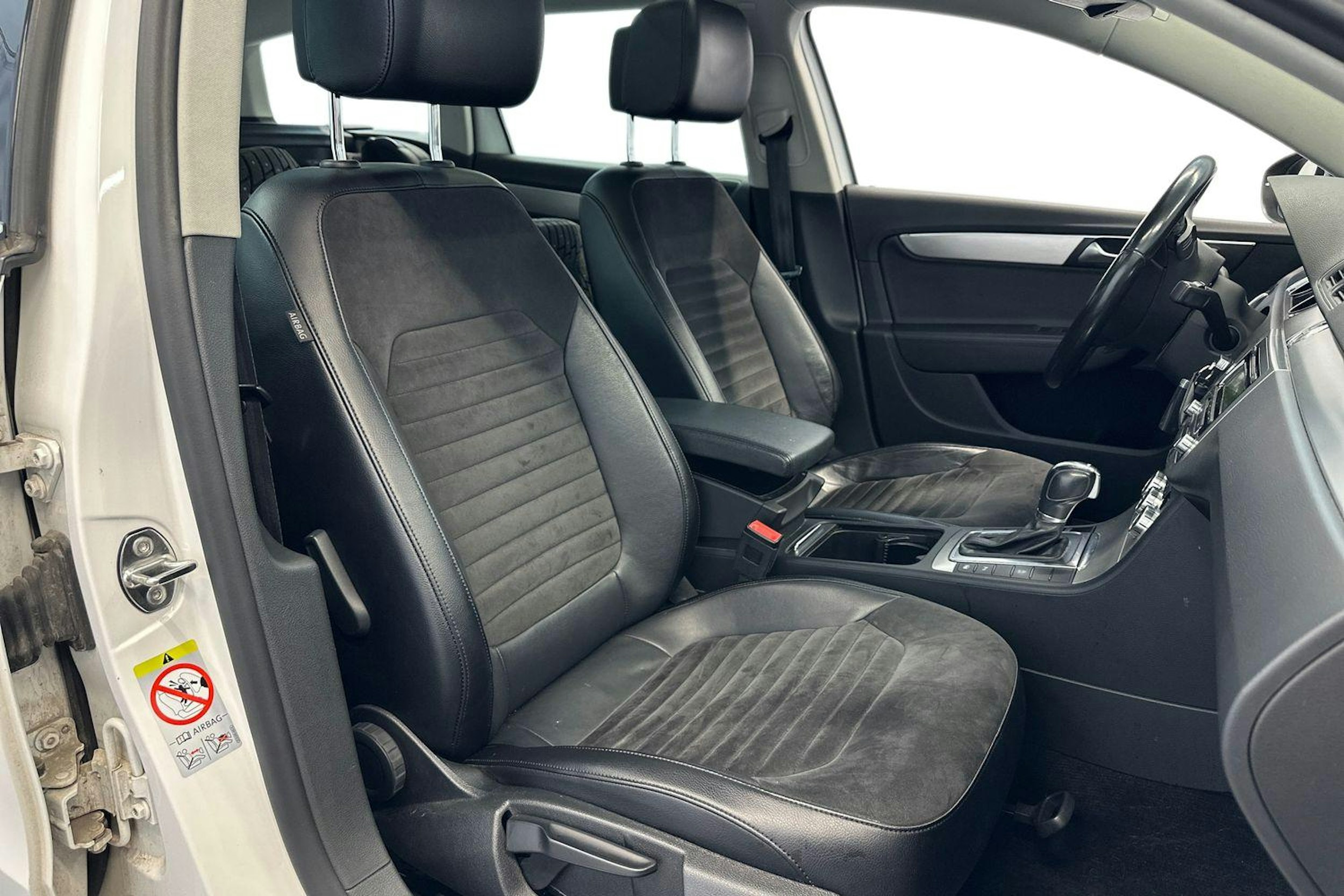 Valkoinen Volkswagen PASSAT 2013 kuva 8.