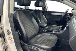 Valkoinen Volkswagen PASSAT 2013 kuva 8.