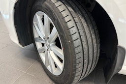 Valkoinen Volkswagen PASSAT 2013 kuva 9.